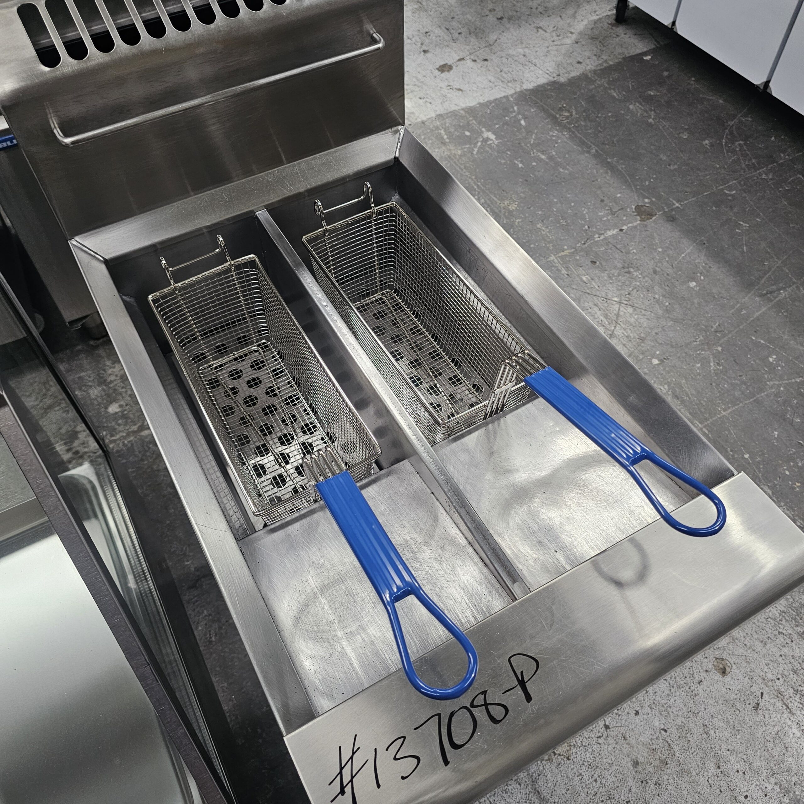 REFURBISHED WALDORF SPLIT PAN GAS DEEP FRYER - Image 5