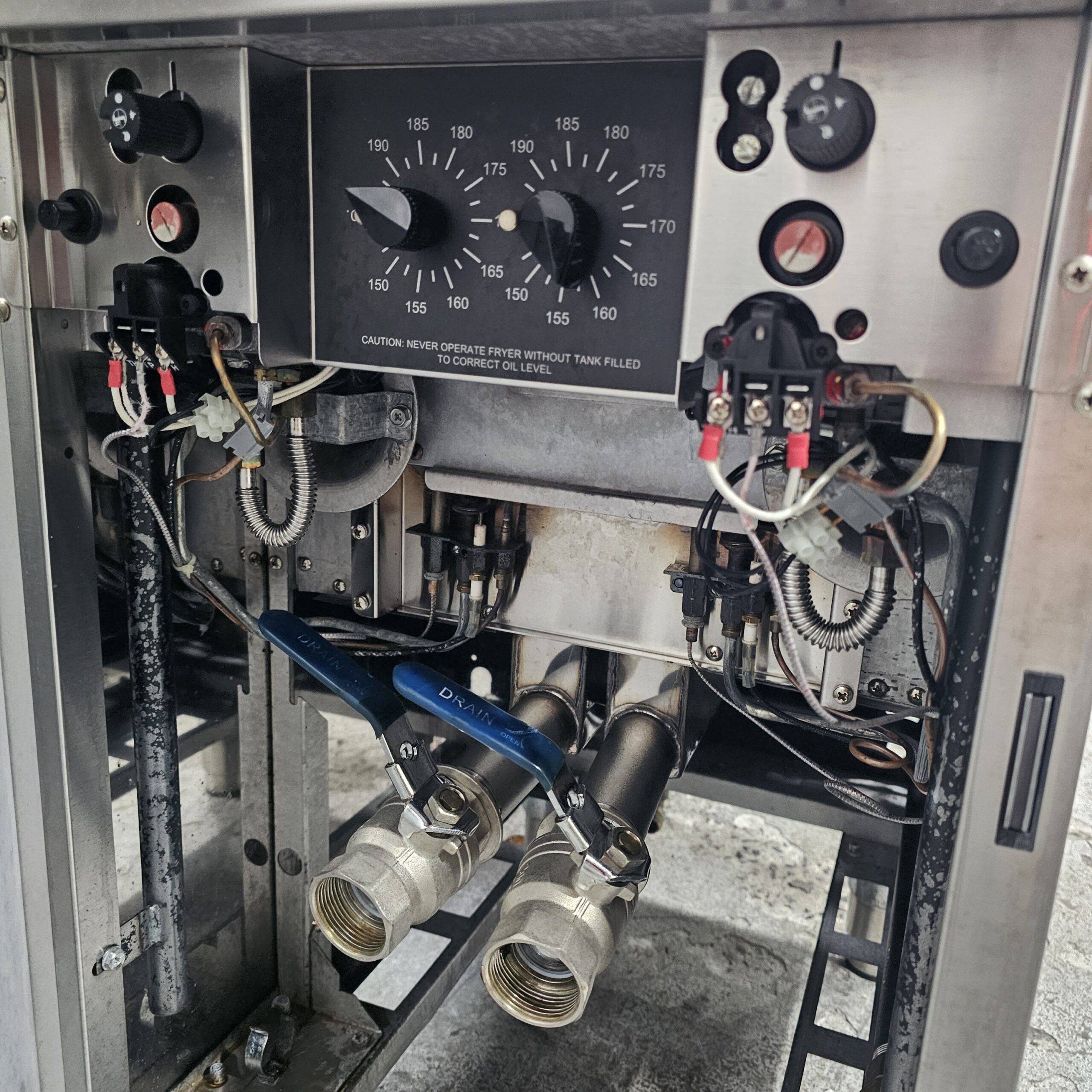 REFURBISHED WALDORF SPLIT PAN GAS DEEP FRYER - Image 3