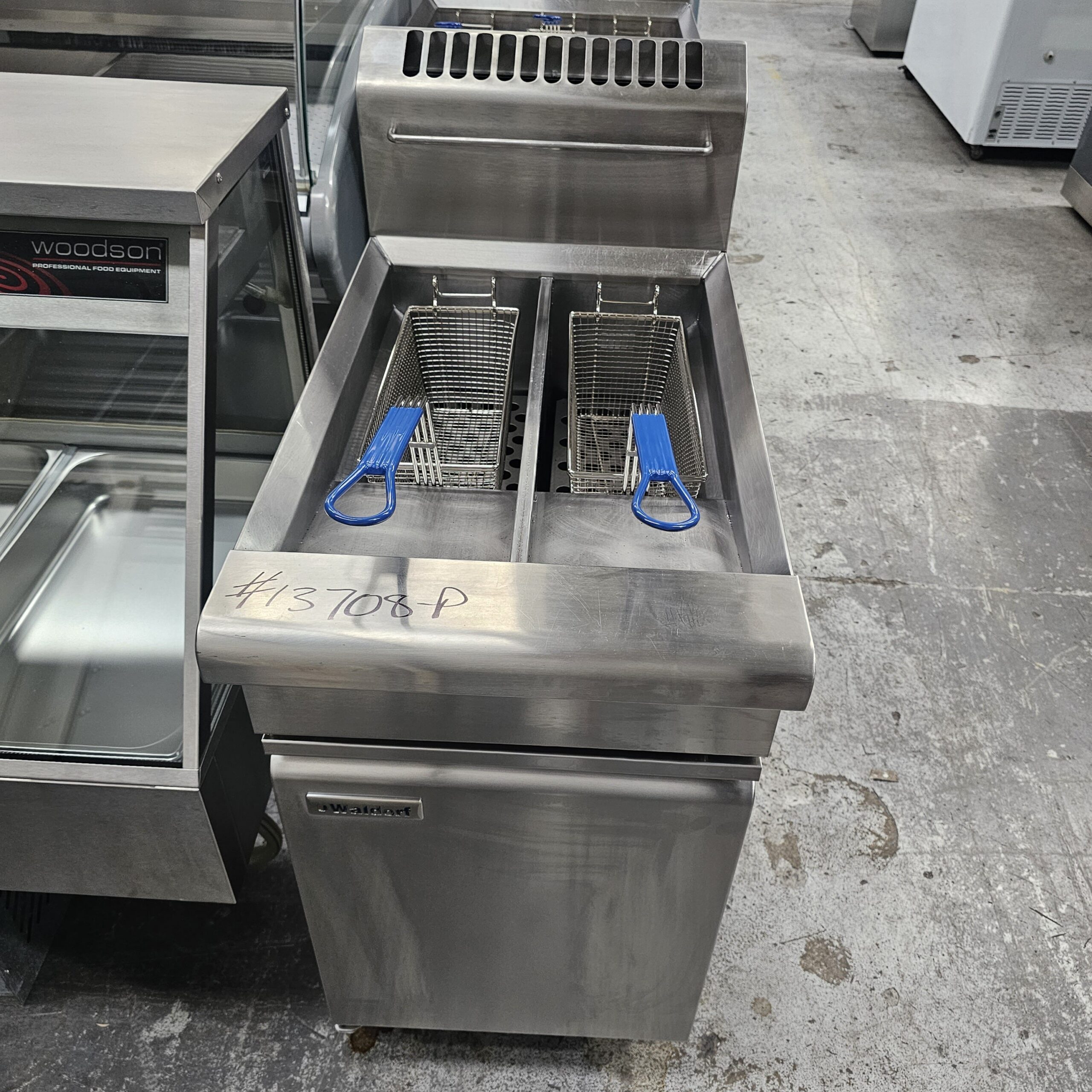 REFURBISHED WALDORF SPLIT PAN GAS DEEP FRYER - Image 4