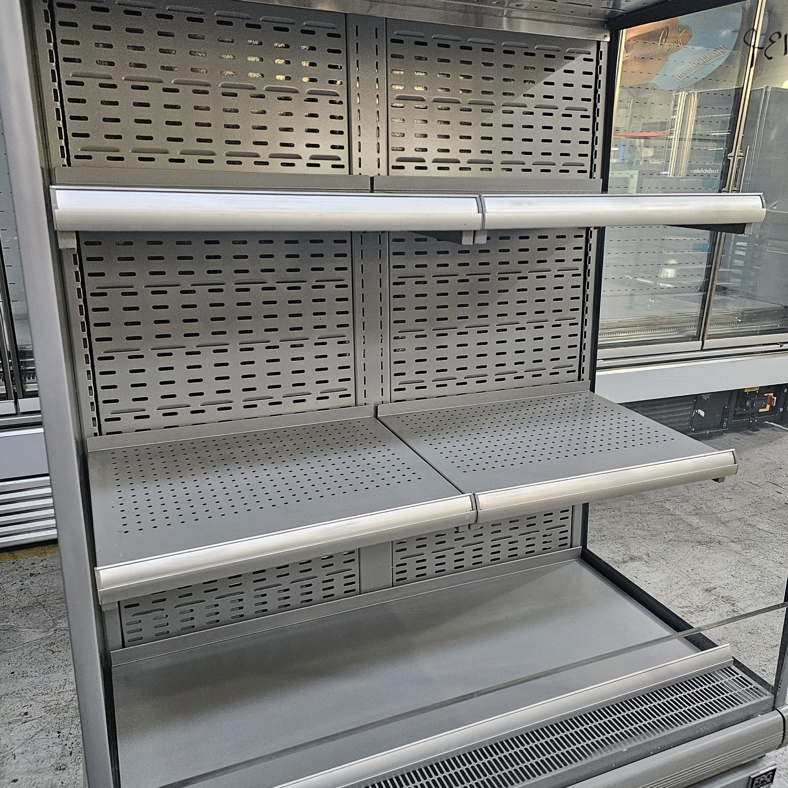 Premium Refurbished INVA10 Open Fridge – Crisp Display 3-Tier - Image 3