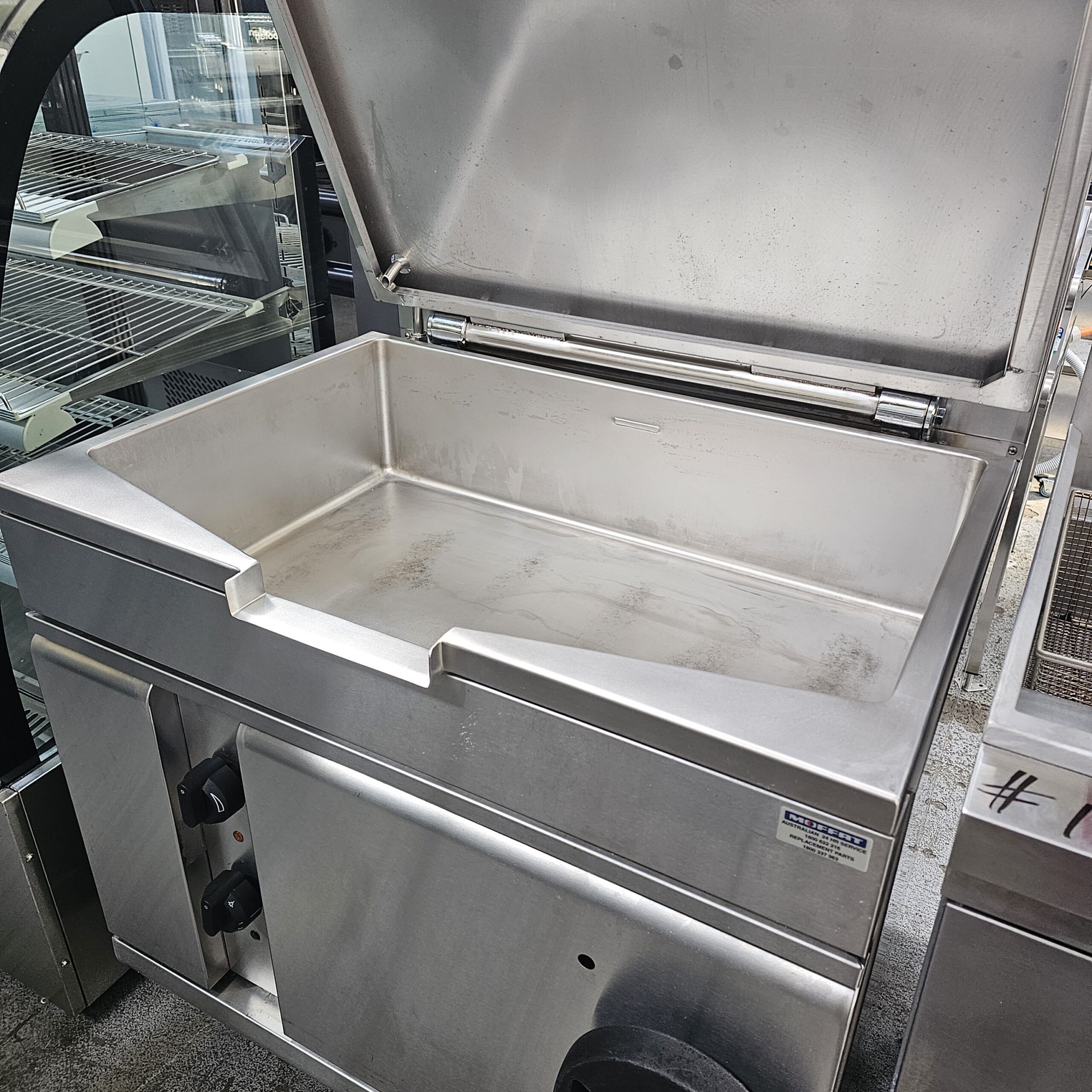 Premium Waldorf 80L Gas Bratt Pan – Unbeatable Reliable Performance - Image 4