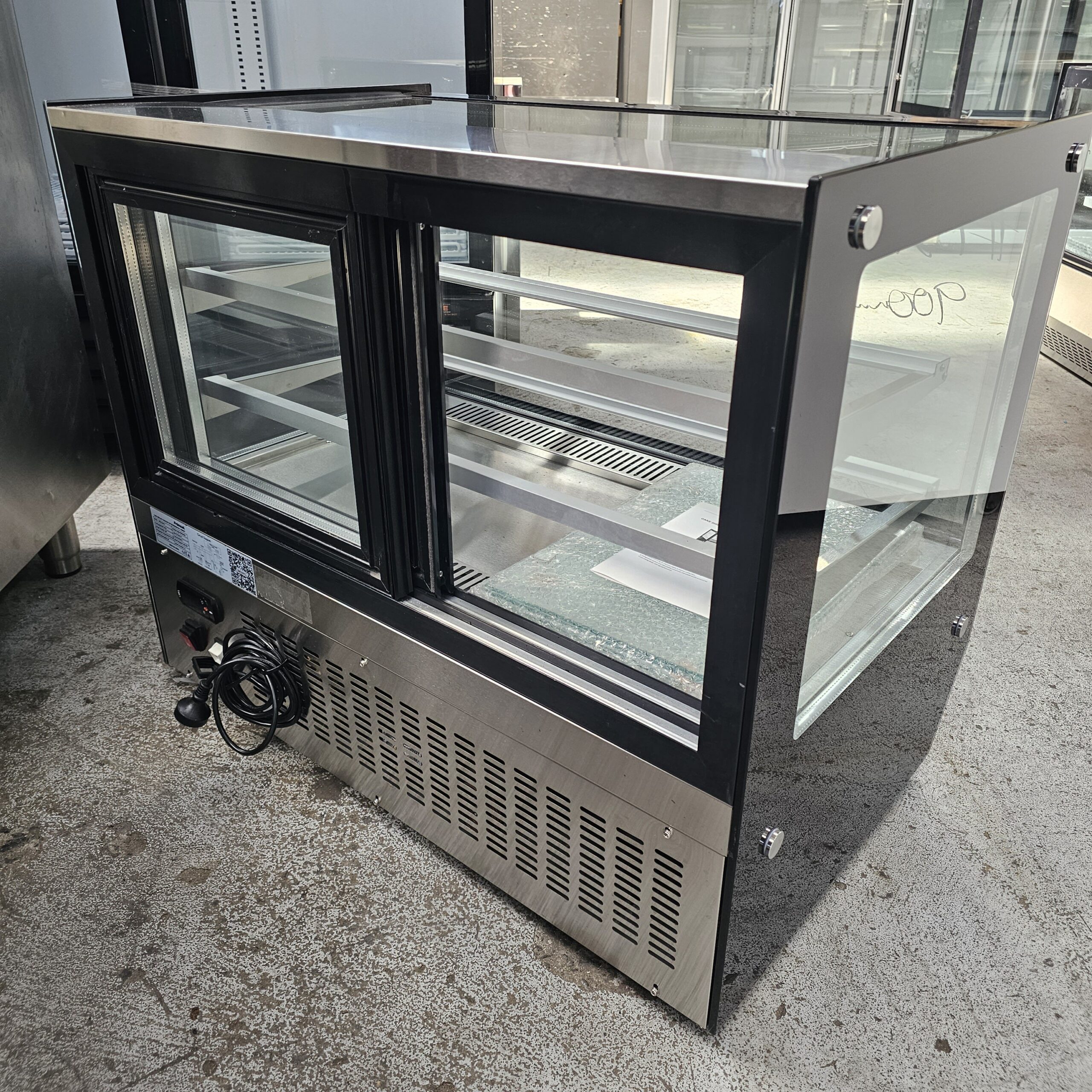 Superior Cake Display Fridge 900mm – Stunning Freshness, PRDC5160CD - Image 3